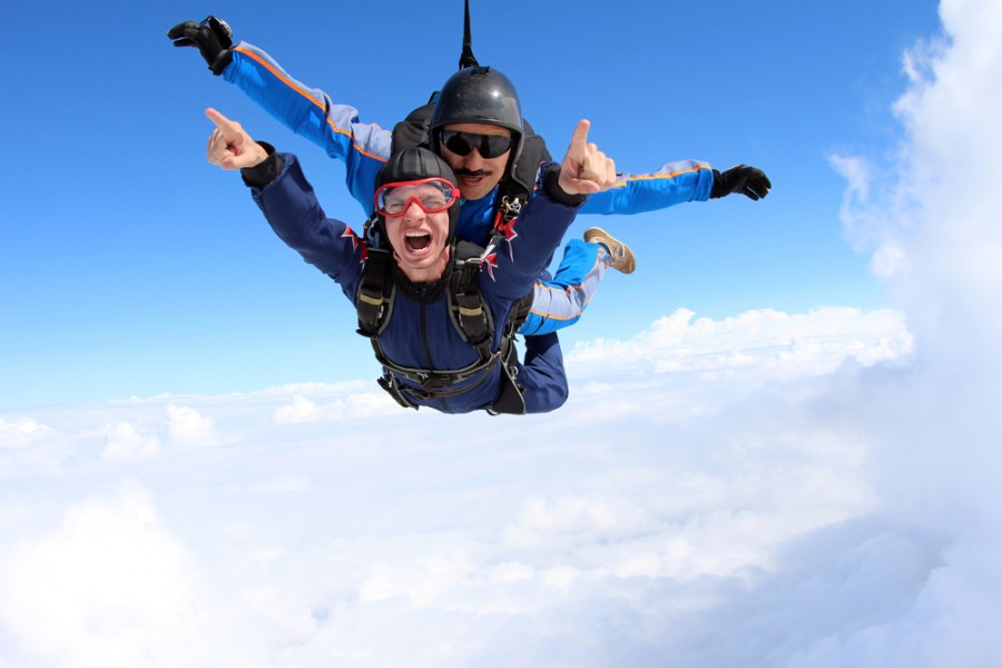 En quoi l'âge est-il important pour un saut en parachute ?
