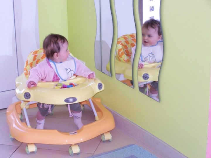 youpala bébé quel age