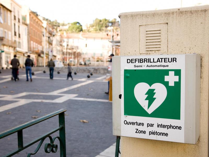 Se former à l’utilisation d’un défibrillateur, indispensable ou non ?