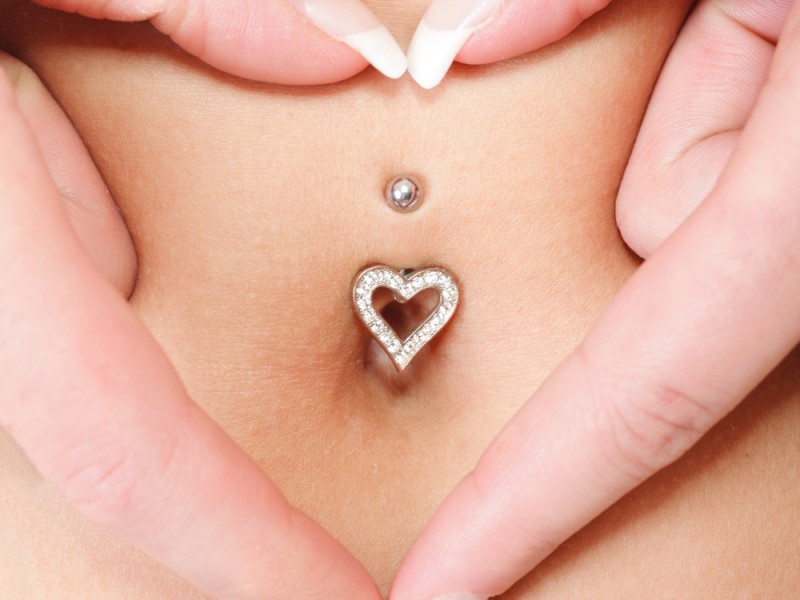 Peut-on changer le bijoux d'un piercing au nombril soi-même ?