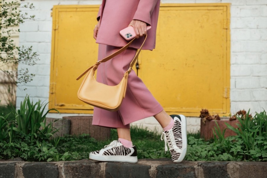 Comment marier un costume avec basket : un style exceptionnel