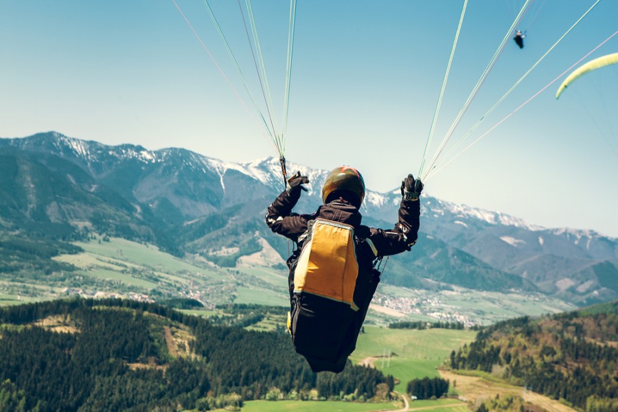 Qu'est-ce qui rend le décollage en parapente si unique ?