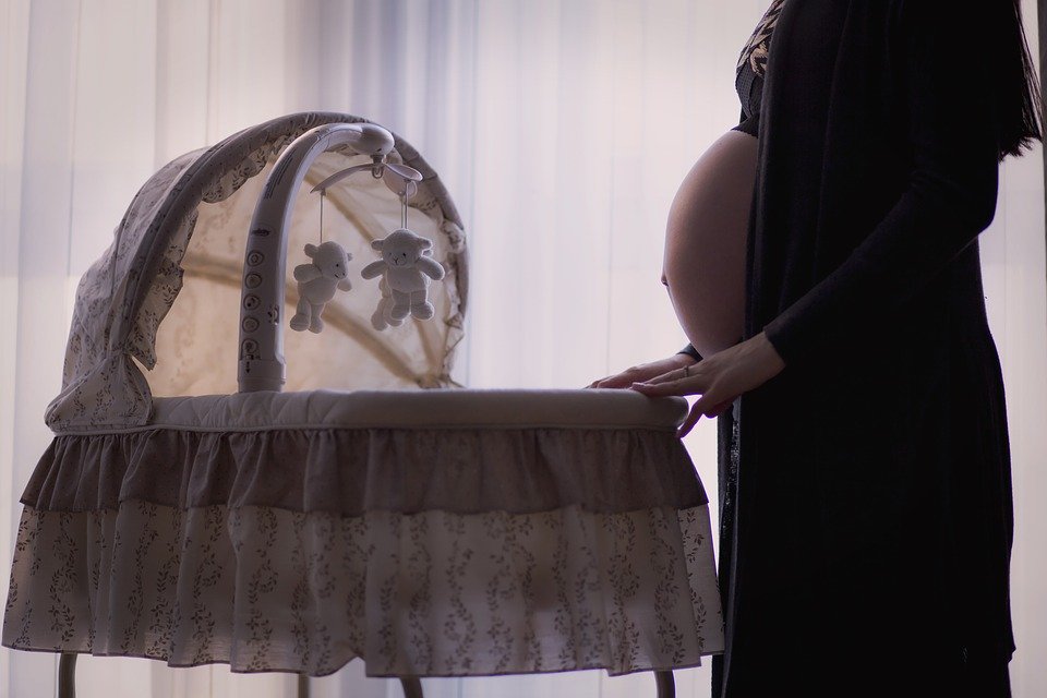 Pourquoi faire appel à une sage femme à domicile