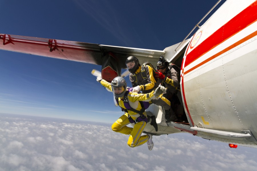 Quelle est la hauteur minimum pour sauter en parachute ?